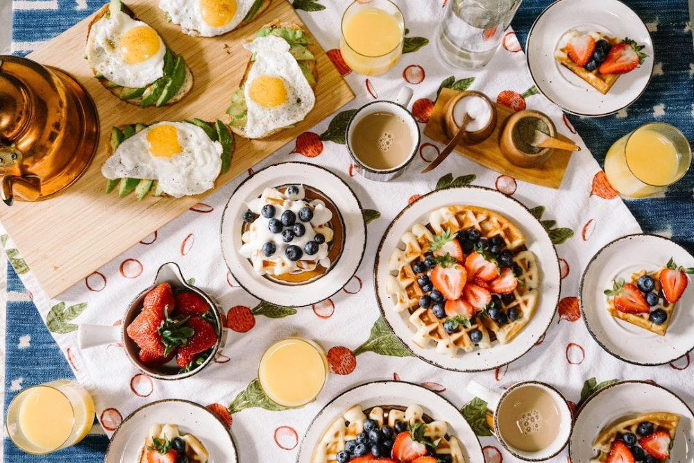 Big Breakfast or Midnight Snack: How Your Eating Schedule Affects Your Weight